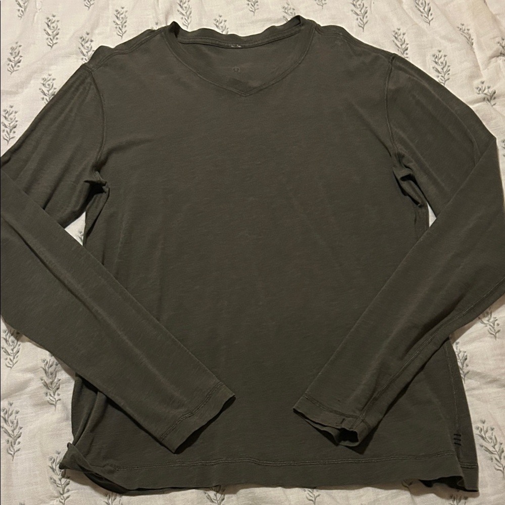lululemon athletica Men's Long-Sleeve V-Neck Tee - Olive Drab
